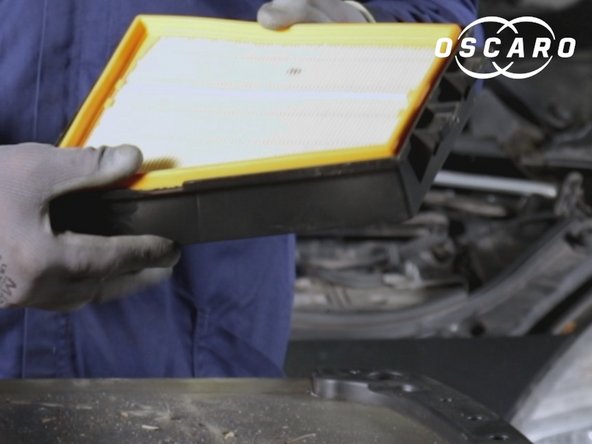 Insérer le nouveau filtre dans son support ,bien vérifier que le filtre soit bien enfoncé