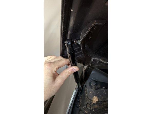 Dégager chaque extrémité de son logement