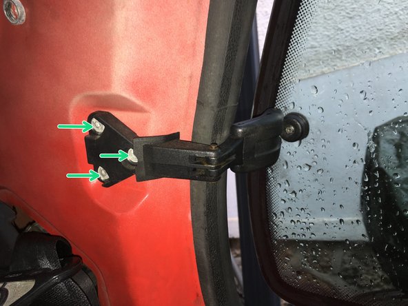 
The opening system is held by three rivets on the body
