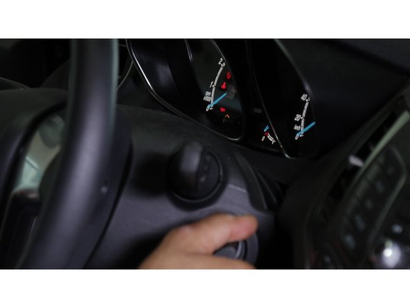 Allumer le moteur, le voyant de la vidange doit disparaître du tableau de bord