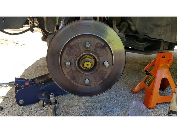 A l'aide d'une douille de 13mm retirez les 2 vis.