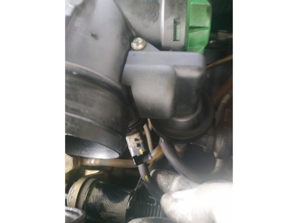 brancher les tuyaux d'air (EGR et doseur d'air) en respectant bien le sens