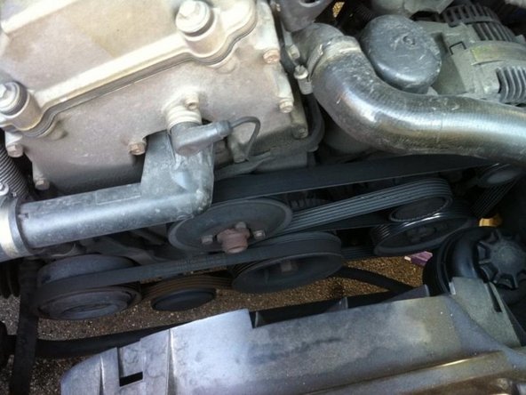 Reposer le cache du galet et le ventilateur s'il a été retiré.