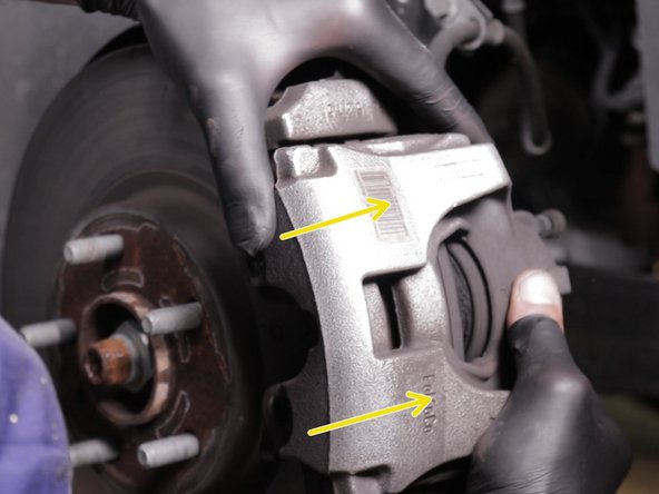 Retirer l'étrier en le tirant vers le haut