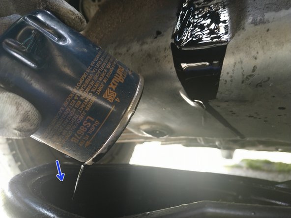 retirer le filtre et vider le plus gros de son contenu dans le bac