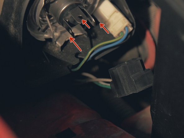 
Replace the connector on the bulb
