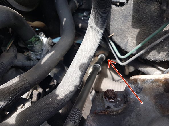 Si l'écrou n'est pas vraiment accessible, il suffit de tourner le volant.