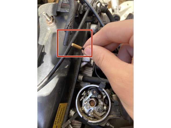 première étape retirer le contact de sont logement ( voir la première photo avec le rectangle rouge )