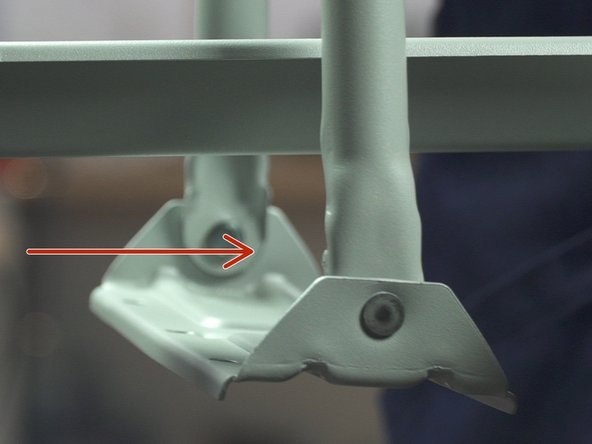 Placer le montant au tour du rail