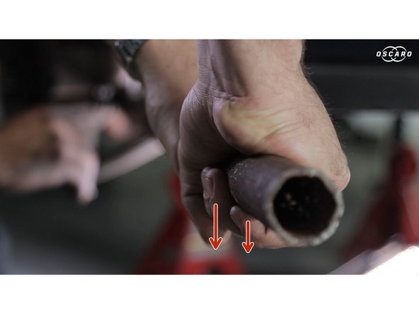 Replacer la barre de force entre le cardan et le triangle