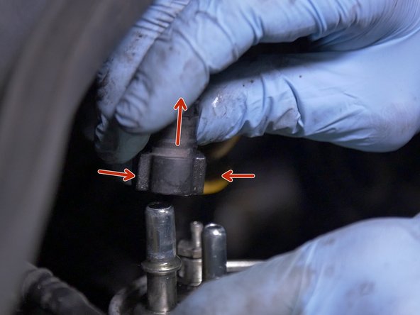 Pincer les deux languettes des durites et tirer vers le haut afin de les dé clipser