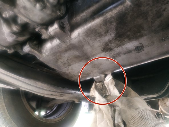 nettoyer le carter à l'aide d'un chiffon