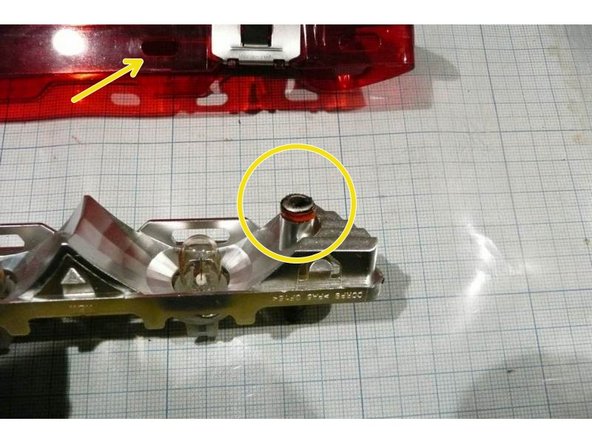 Utiliser une aiguille et souffler à l'aide d'un compresseur d'air. Vérifier que le passage est libre et propre . Nettoyer le joint torique et l'enduire de graisse silicone avant remontage