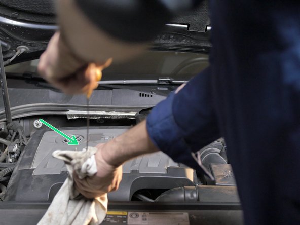 Retirer la jauge et nettoyez-la pour effacer l'ancien niveau