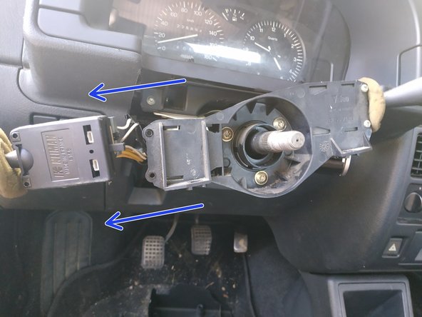 faire glisser le commodo pour le sortir de son logement