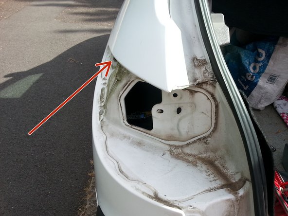 puis remettre le téton du feux ( flèche bleu ) à son emplacement ( voir flèche rouge)