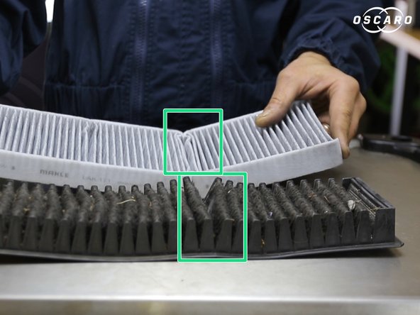 Le filtre d'habitacle contient une pliure ,afin de faciliter son insertion