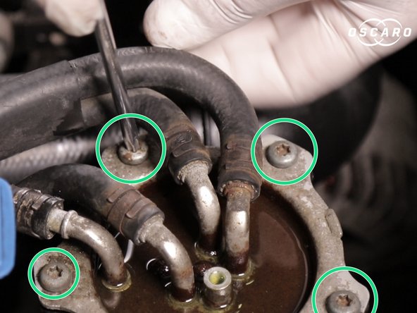 Replacer et revisser les vis autour du couvercle puis resserrer les  avec la clé Torx de 30