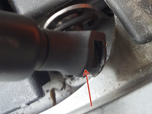 Appuyer sur le vérin pour emboîter la rotule