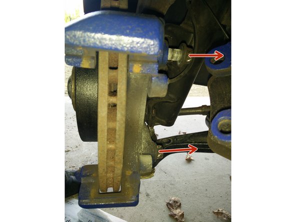 Dévisser les 2 vis du support