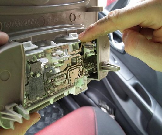 
Now you will need to unclip the entire module to change vos ampoules
