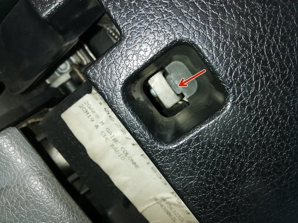
Make sure to position the key correctly under the steering wheel (image 2)
