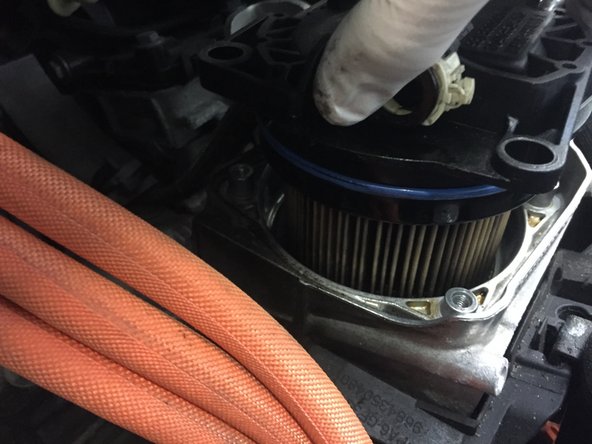 
Remove the old filter by pulling it upwards
