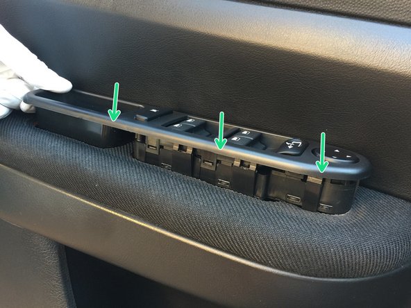 Placer l'ensemble dans la garniture de porte