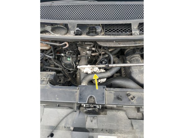 couper le moteur et contrôler le niveau d'huile : compléter si besoin