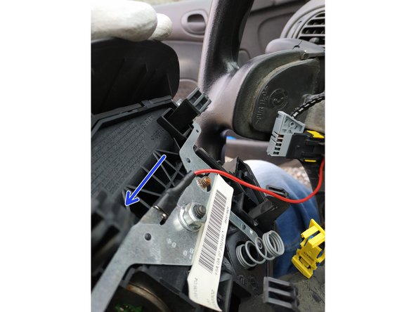 puis rebrancher la fiche rouge sur l'airbag