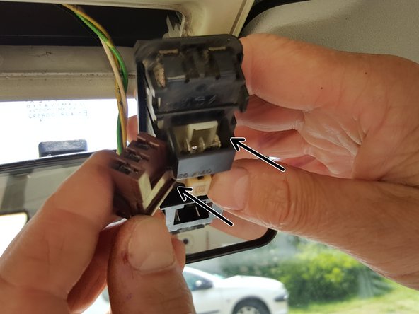 Il y a un détrompeur sur le connecteur