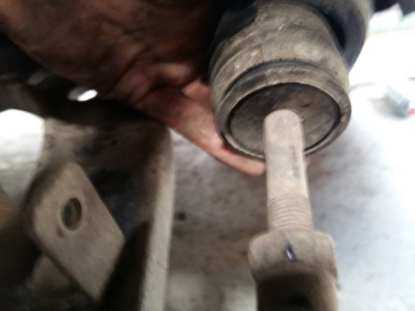 Sortez-le de la bague extérieure.