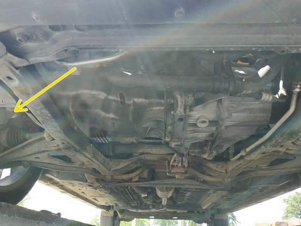 dévisser la tôle de protection, 6 vis à défaire, clé de 10mm