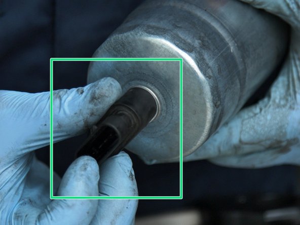 Revisser le capteur sur le nouveau filtre à carburant