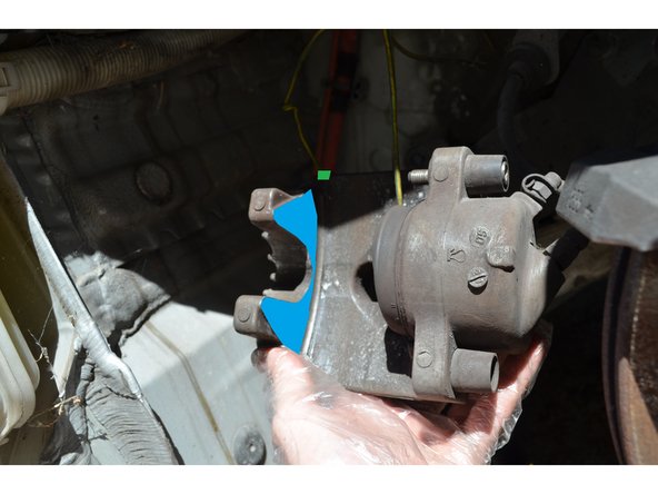 Surface d'appui du piston de frein ainsi que les guides de plaquette sur l'étrier.