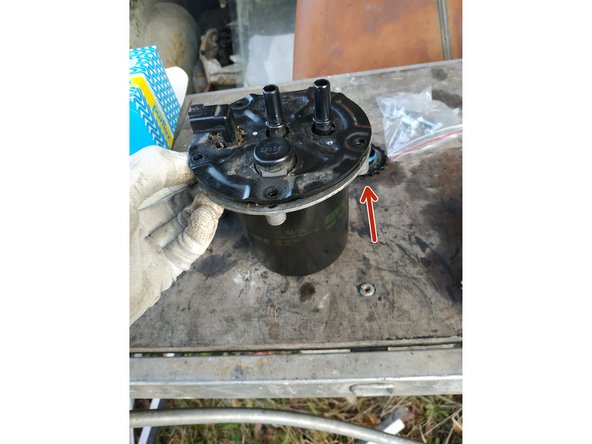 mettre en place le couvercle inférieur