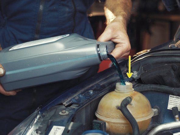 Le bocal ne dois jamais être vide durant la purge au risque de faire rentrer de l'air à nouveau dans le circuit.
