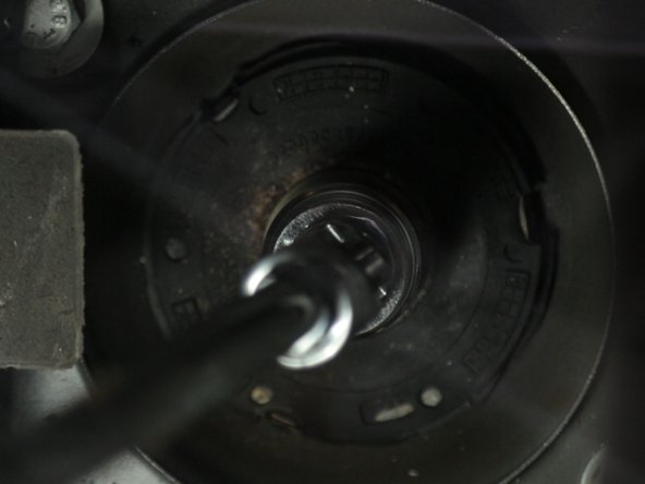 Bloquer l'écrou au dessus de la rondelle