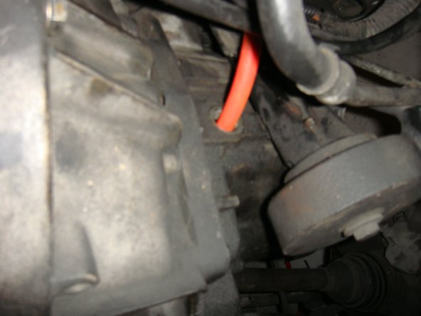 Avec une seringue ou un entonnoir et une durite, remplir la boite de vitesse, le niveau est correct lorsque l'huile déborde par l'orifice (environ 2.5 à 3 litres d'huile nécessaire)