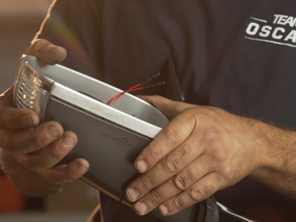 Replacer l'ancienne coque sur le nouveau rétroviseur