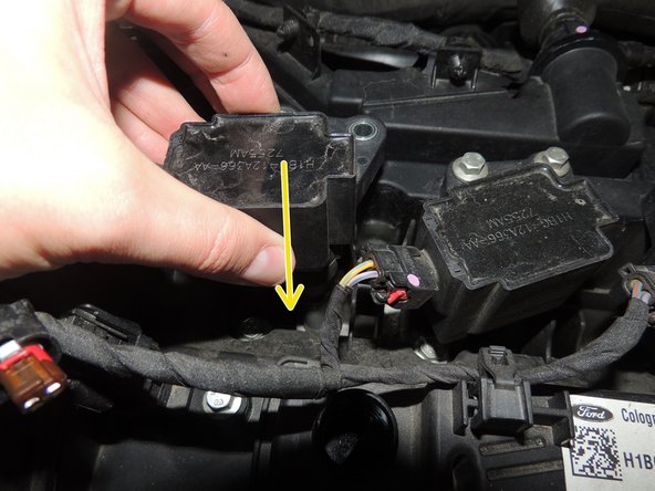 Réengager le bobine sur la bougie dans sa position initiale.