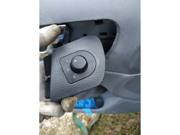 tester que le rétroviseur fonctionne correctement avant de poursuivre le remontage