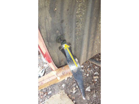 Un petit coup de marteau dessus et s'est remonté