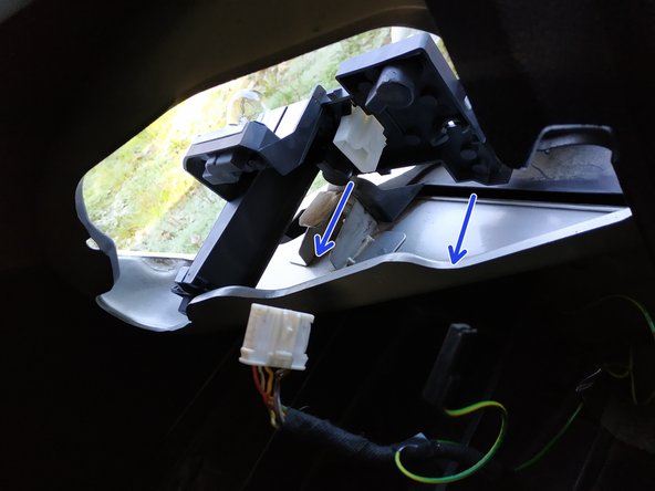 une fois qu'on sait que tout marche, couper le contact et débrancher la platine