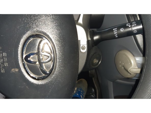 Vis du capot coté droit.