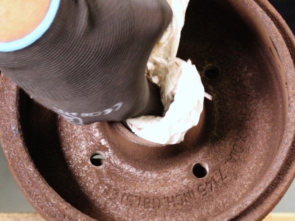 Nettoyez la graisse déposé par le roulement