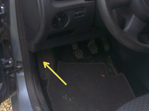 Nous allons profiter de la vidange pour changer le filtre à huile.