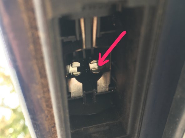 
The bulb is changed, you can replace the cover removed in step 1.
