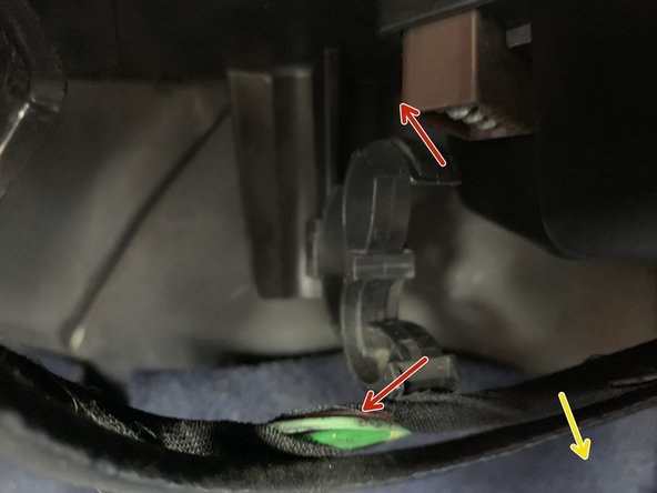 dé-clipser les passages de câble.