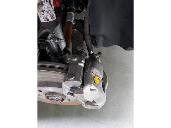 Utilisez une clé dynamométrique.Serrez-le jusqu'à 9 nm.